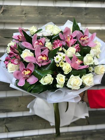 Букет цветов из: Розы и Хризантемы в Гражданском