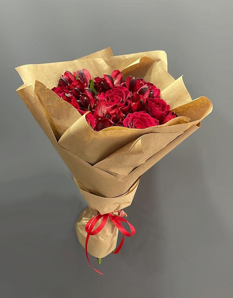 Букет цветов из: Альстромерии и Розы в Гражданском