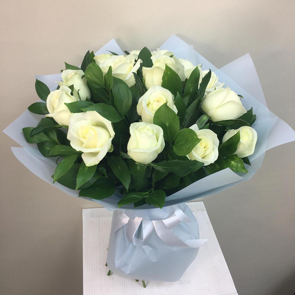 Букет 15 Белых роз Проуд в Гражданском