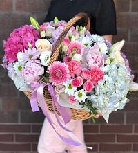 Композиция солнечный день в Гражданском Цветочная композиция из Розы, Хризантемы, Пионы и Лизиантусы в корзине в Гражданском