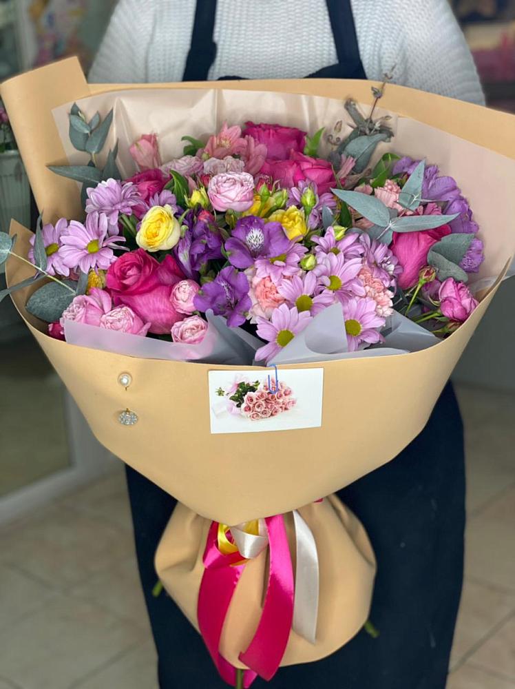 Букет цветов из: Хризантемы, Гвоздики и Альстромерии в Гражданском