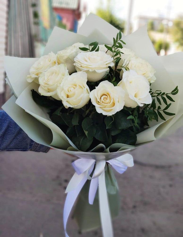 Букет Белые розы Проуд в Гражданском