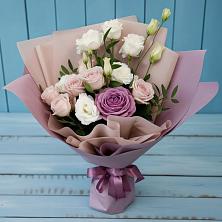Букет цветов из:  Розы и Лизиантусы в Гражданском