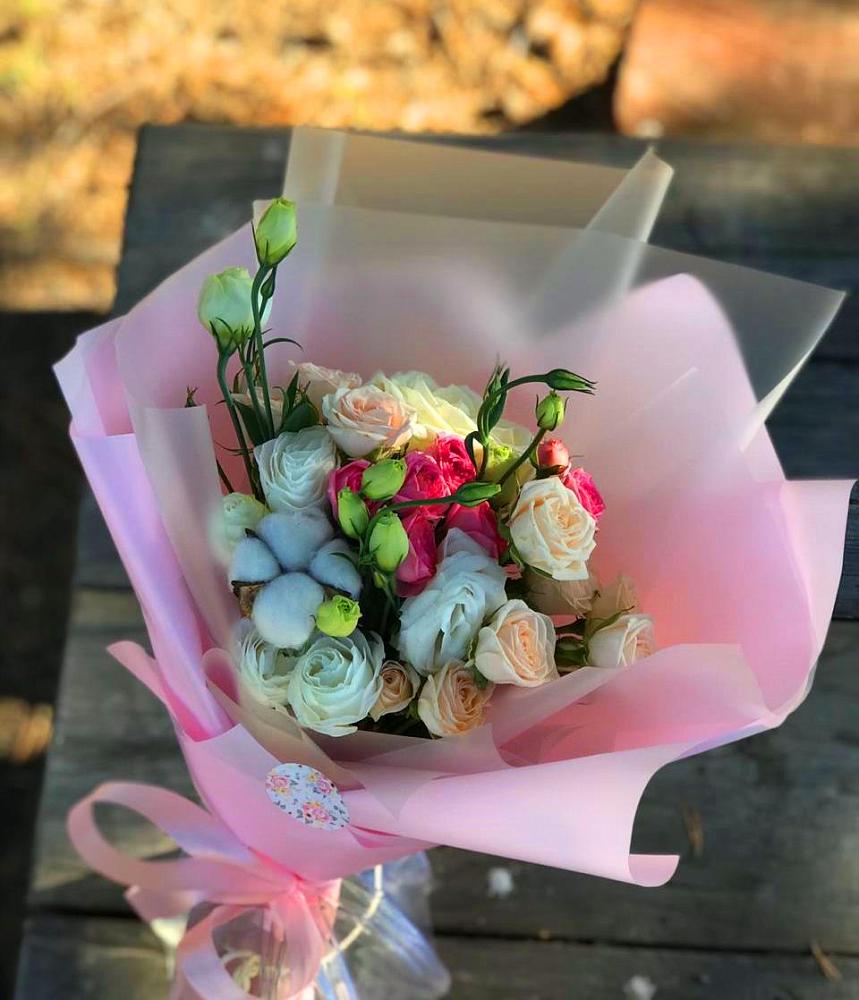 Букет цветов из: Розы и Лизиантусы в Гражданском