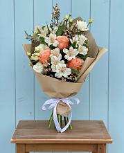 Букет цветов из:  Альстромерии, Лизиантусы, Розы и Хризантемы в Гражданском