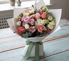 Букет цветов из:  Розы, Лизиантусы и Гвоздики #REPLACE_PRED# Гражданском