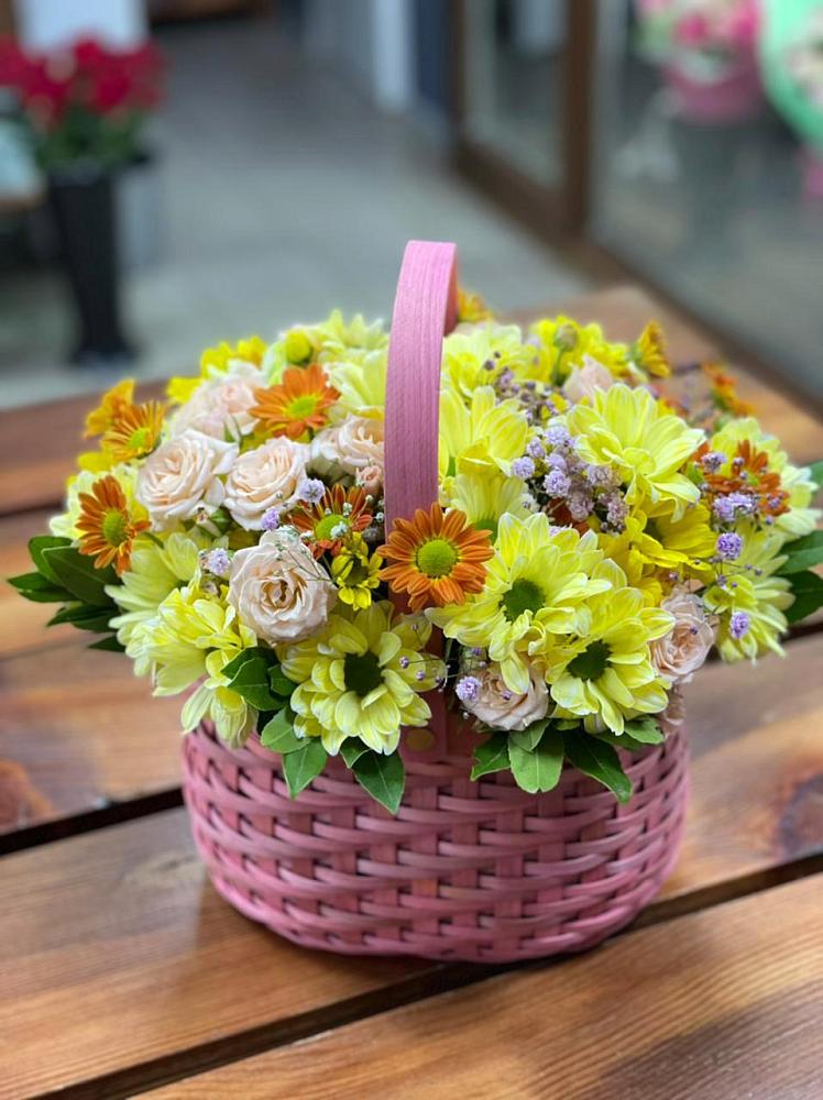 Цветочная композиция из Хризантемы и Розы в корзине в Гражданском