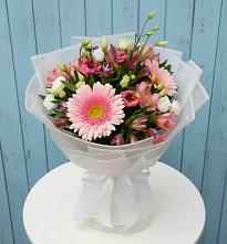 Букет цветов из:  Герберы, Альстромерии и Лизиантусы #REPLACE_PRED# Гражданском